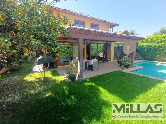 Exclusiva Casa en Condominio Privado | 4 Dormitorios | Seguridad 24/7 | 360 m² de Terreno
